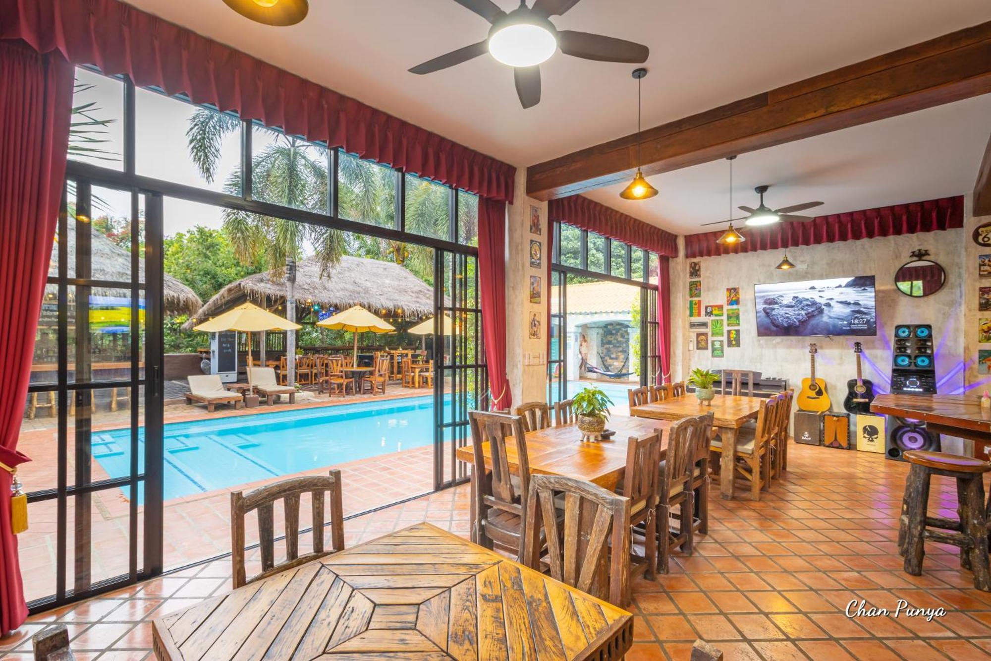 Baanpong Lodge San Kamphaeng Exterior photo