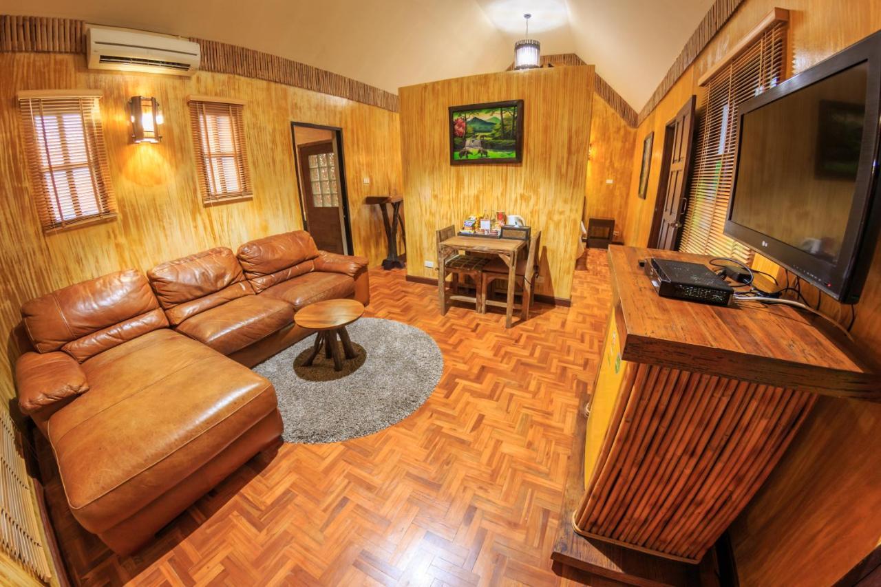 Baanpong Lodge San Kamphaeng Exterior photo